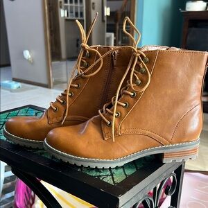 Women's Tan Lace-Up Ankle Boots